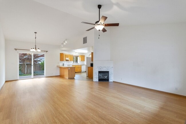 Photo - 3 Bed 2 Bath - Pet Friendly - Fenced Backyard - NAS Whidbey