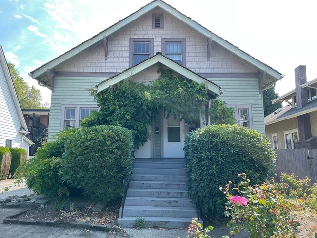 Building Photo - 114 Wells Ave S