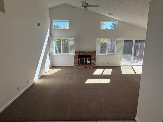 Photo - 512 Toyon Pl