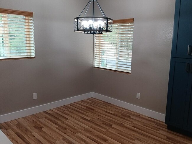 Photo - 1707 Anderson Pl SE