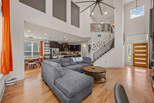 1408 Homespun Rd