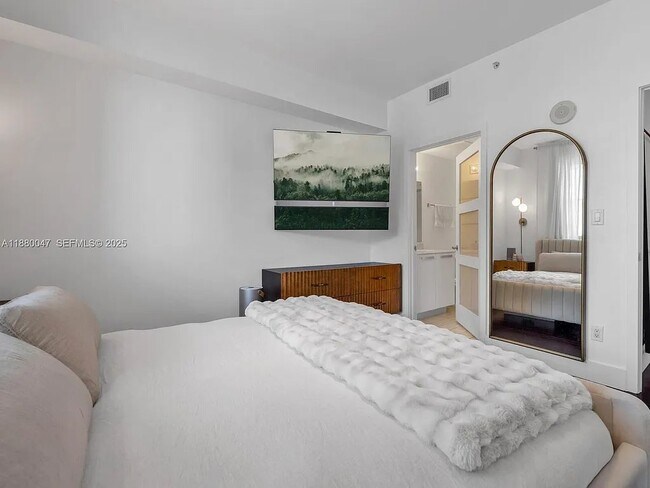 Photo - 601 NE 36th St