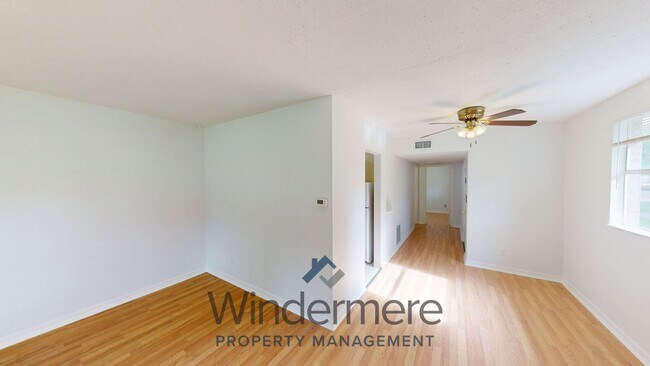 Photo - 114 S Clinton St