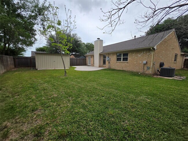 Photo - East Heatherock Circle, Sugar Land, TX 77479 - 3 BR 2 BA single-family home