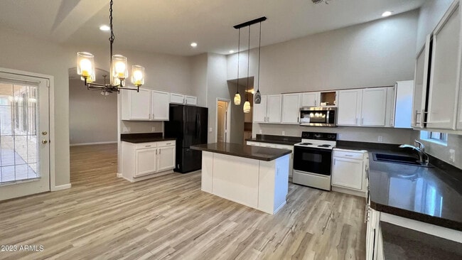 Photo - 495 N Bluejay Dr