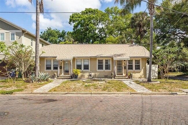 Building Photo - 3003 W Palmira Ave Rental