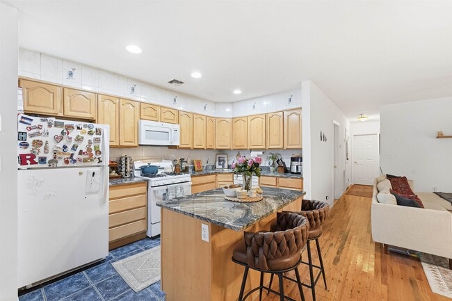 Building Photo - 62 Monroe St Unit 1