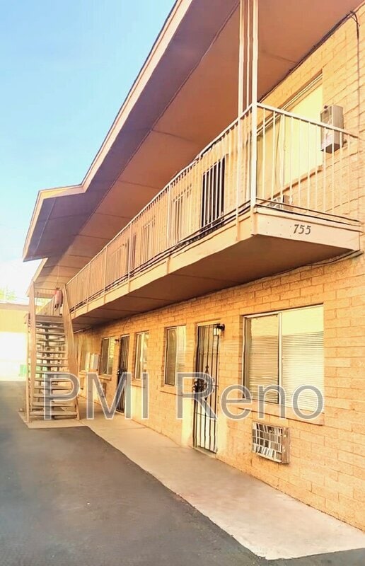 Building Photo - 755 Moran St Unit 5