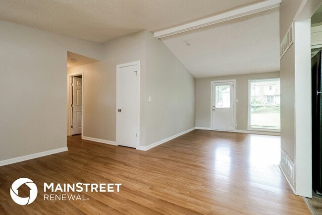 Photo - 8918 Hemlock Dr