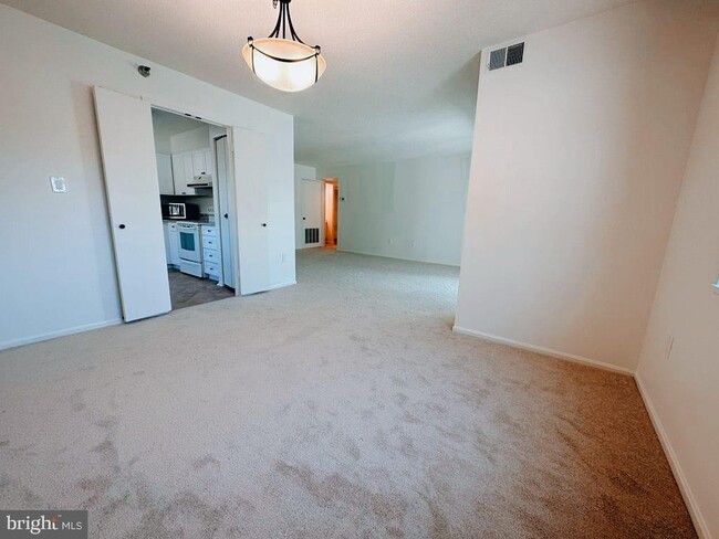 Photo - 15100 Interlachen Dr Unit 4-111