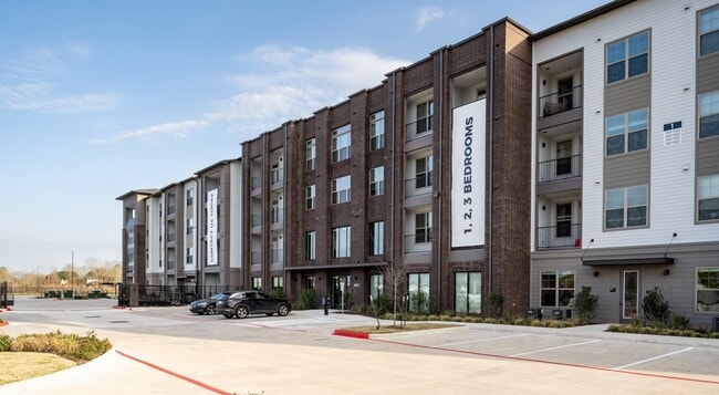 Building Photo - 16717 Westpark Dr Unit A1 Rental