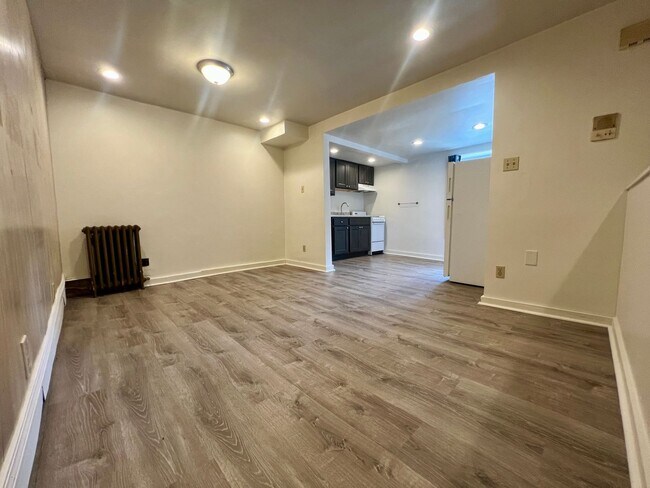 Photo - Spacious 2 Bedroom in Oakland! Equipped Ki... Unit 1F