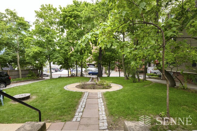 Photo - 10 Trowbridge St