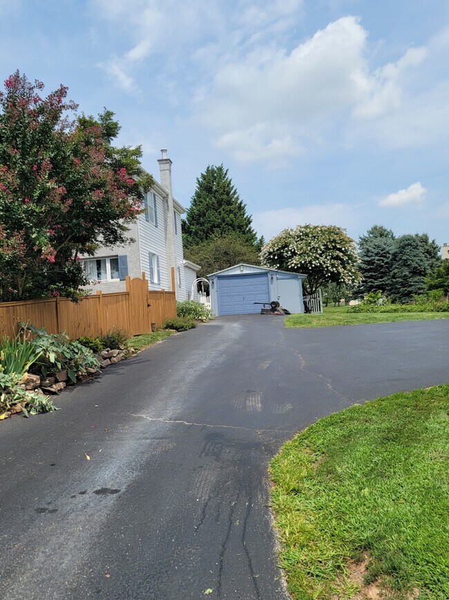 Photo - 250 Black Rock Rd