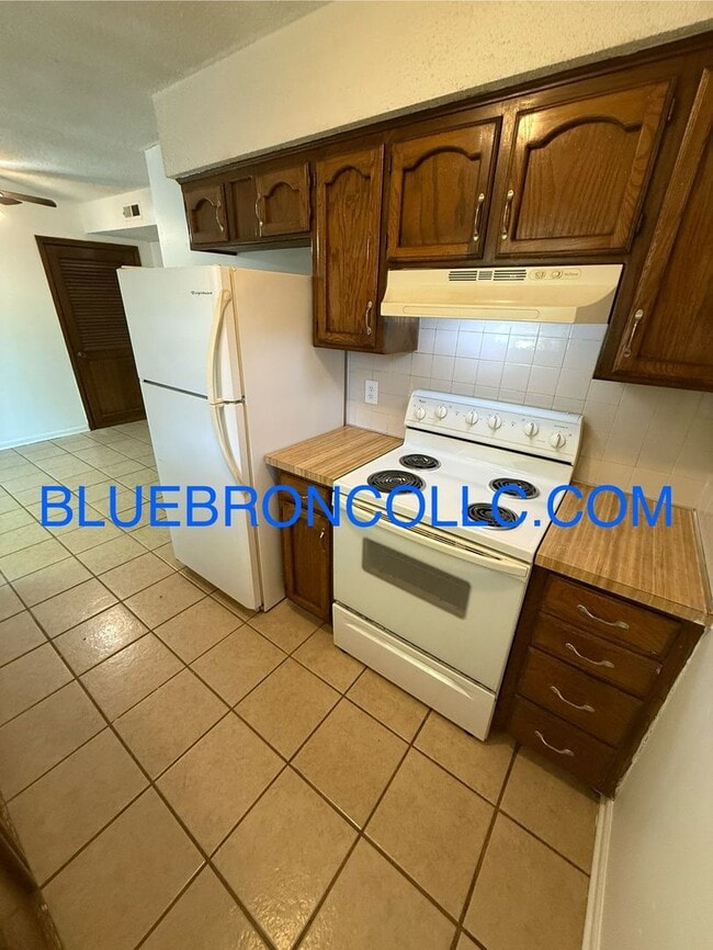 Photo - 717 NE Banner Dr Unidad 717 NE Banner Dr.-A