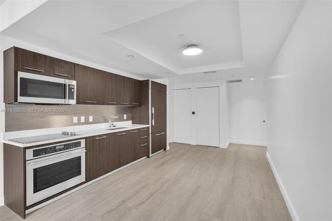 Building Photo - 55 SW 9th St Unit 1109