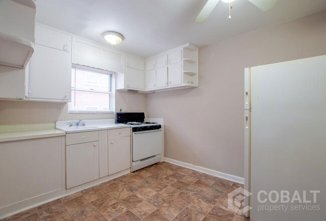 Building Photo - 944 St Charles Ave NE Unit 8