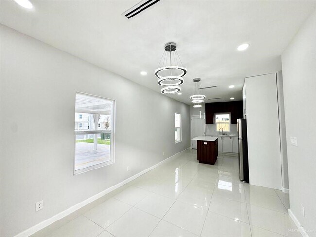 Photo - 14 Larkspur Ave Unit 4