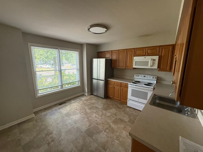Photo - 3 Bed / 2.5 Bath Highlands Townhome