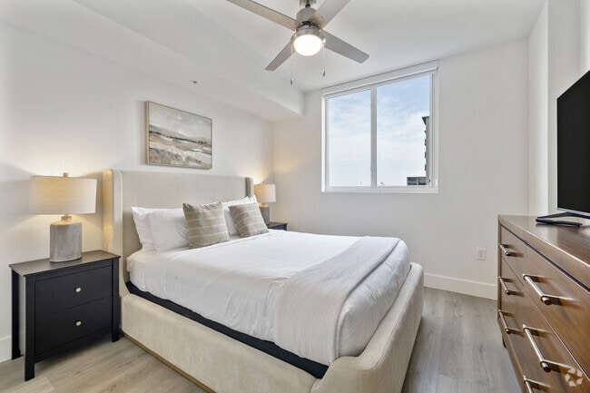 2BR, 2BA - 750SF - Bedroom