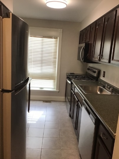 Photo - 64 Hawthorne Ct NE