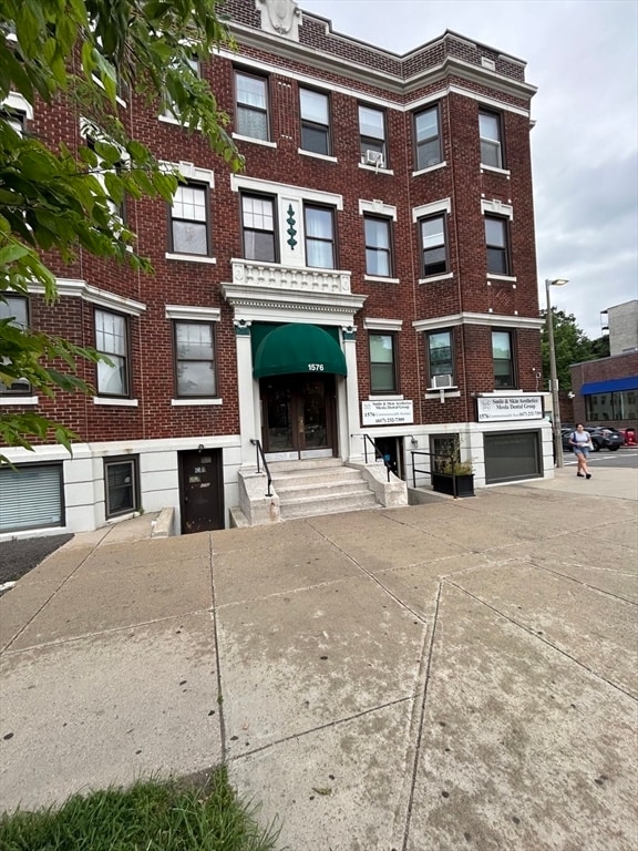 Building Photo - 1576 Commonwealth Ave Unit 6
