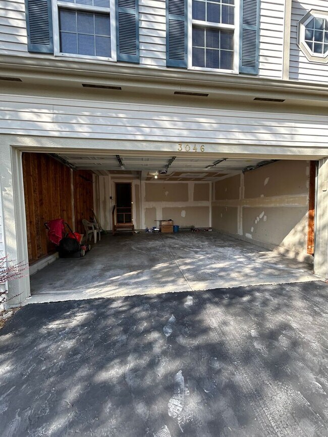 REDUCED! Spacious 4 Bedroom 3.5 Bath Home House Rental in