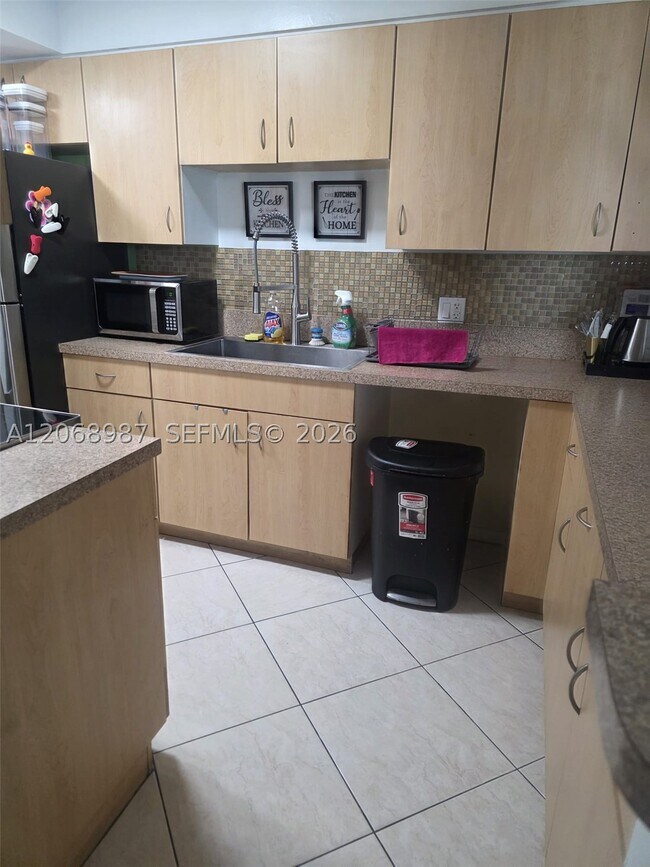 Photo - 1475 SW 8th St Unit 613