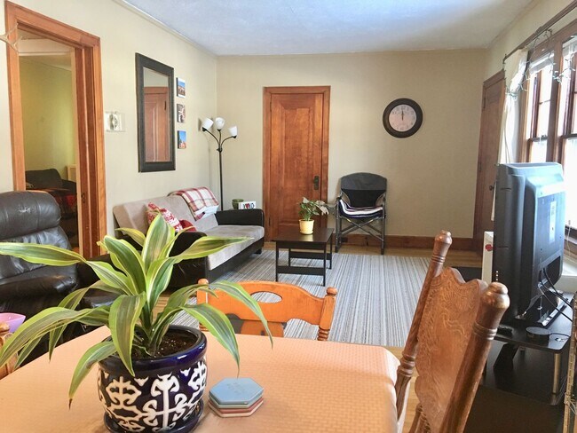 Photo - 908 E 4th St Unit 1