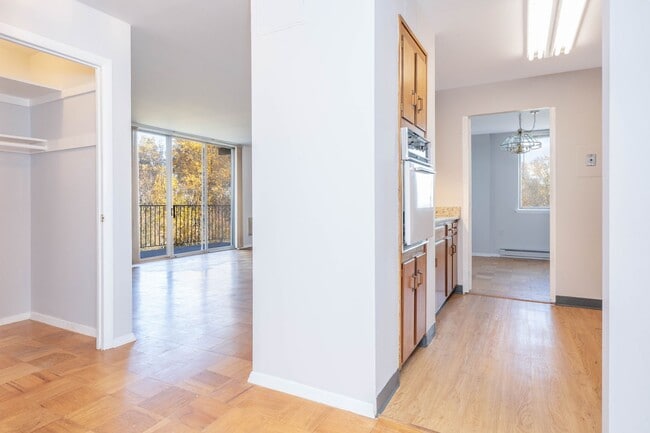 Photo - 1 Bed 1 Bath Condo in Barcroft Hills