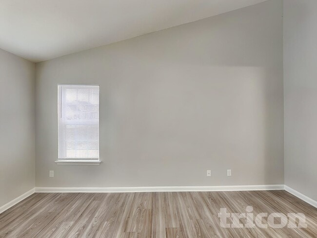 Photo - 2103 Wexford Way