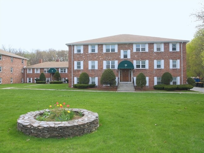 Building Photo - 180 Tyngsboro Rd Unit E-46 Rental