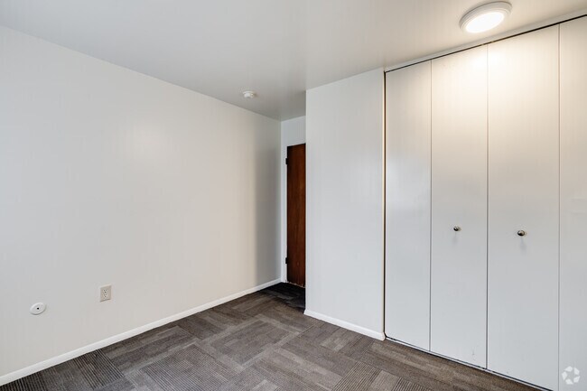 2BR, 1BA - 800SF - Bedroom