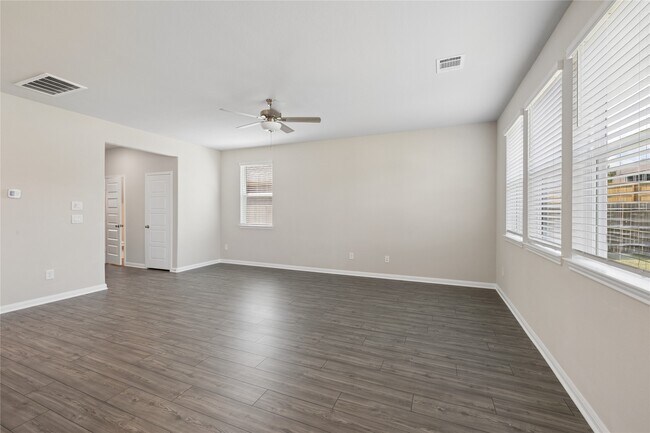 2046 W Darlington Oak Ct