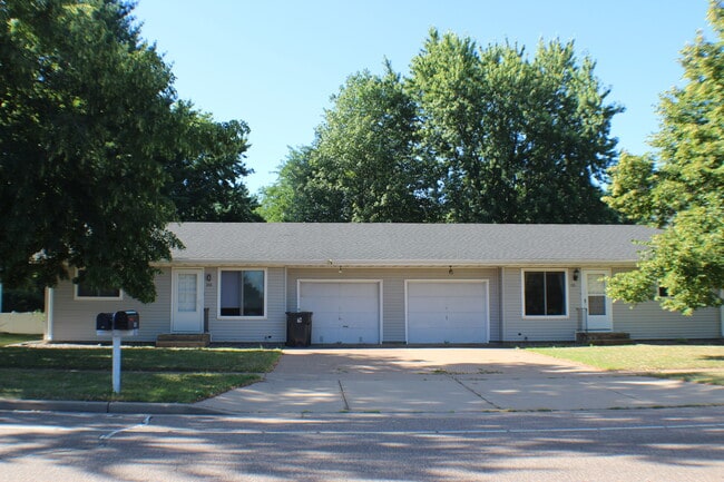 Building Photo - 955 W Hamilton Ave