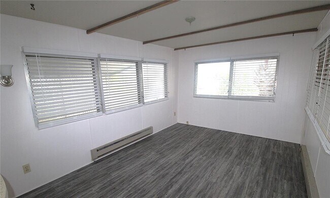 Photo - 512 50th Ave Dr W