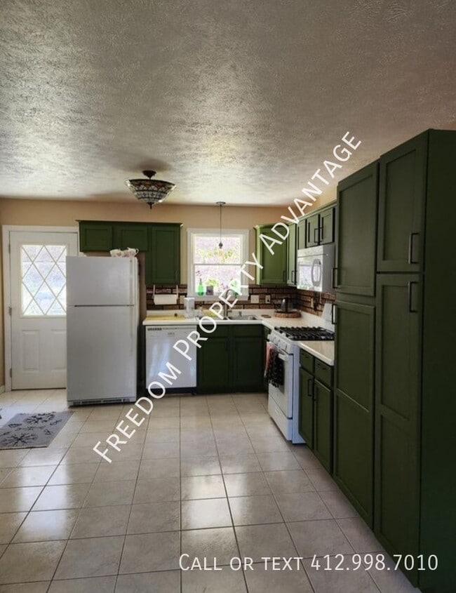 Photo - 353 Clavale St