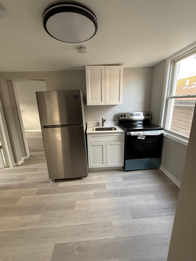 Photo - 171 Godwin Ave Unidad 3rd Floor