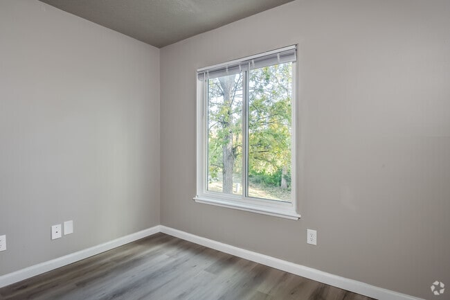 2BR, 1BA - 670SF - Bedroom