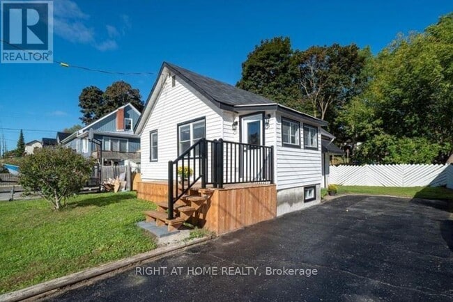 Photo - 48 Ridley St E