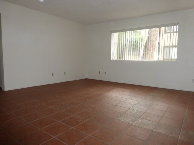 Building Photo - 700 W University Dr Unit 149