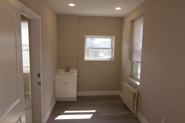 4903 Penn St Unidad 2nd Floor - B