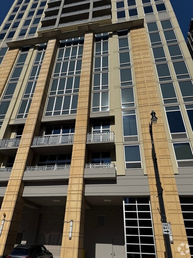 Building Photo - 700 N Larrabee St Unit 1602 Rental