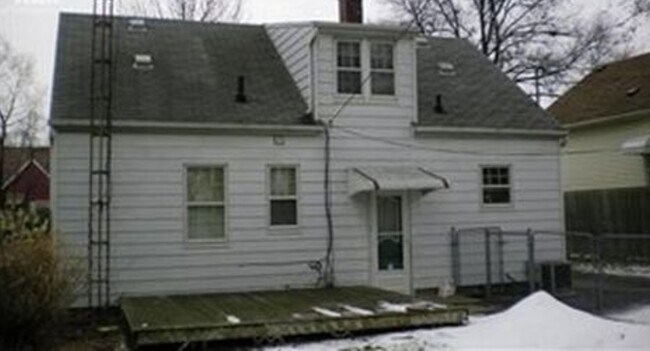 3713 Gratiot Ave