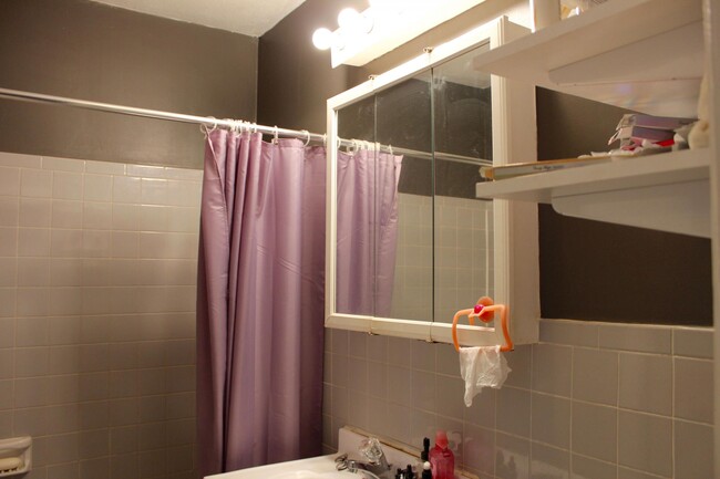 Photo - 18 Kempton St Apartments