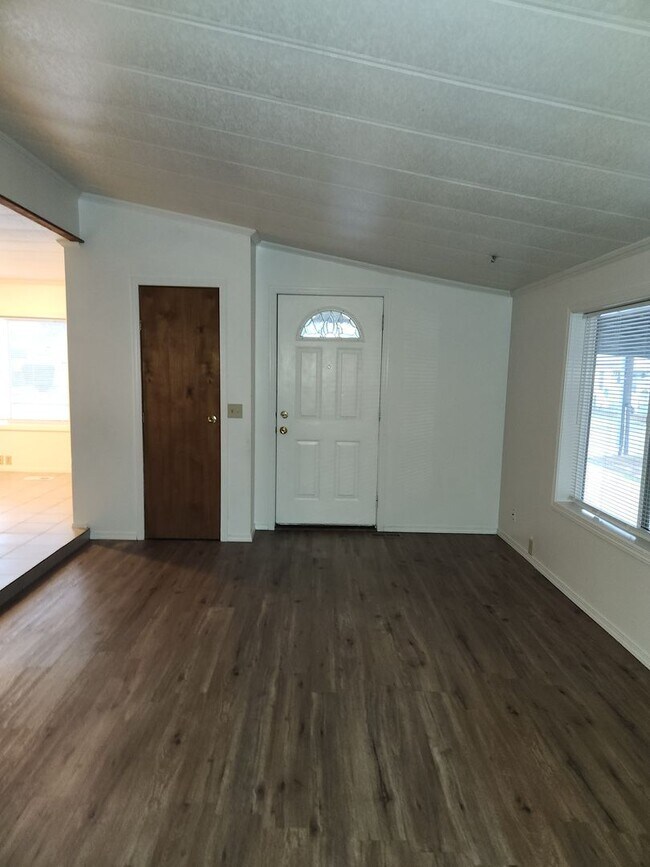 1125 2nd Ave