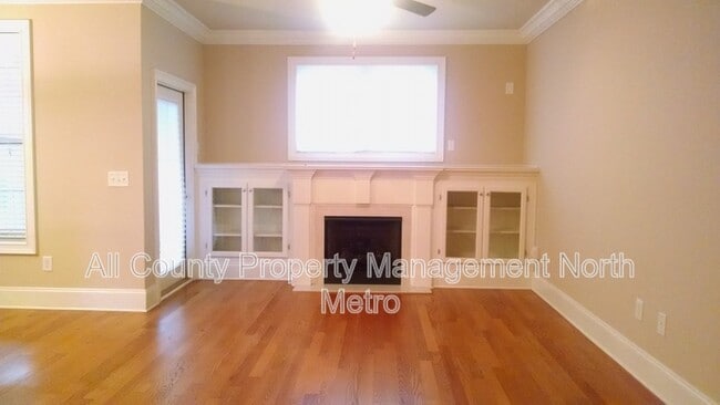 Photo - 6465 Chariot St