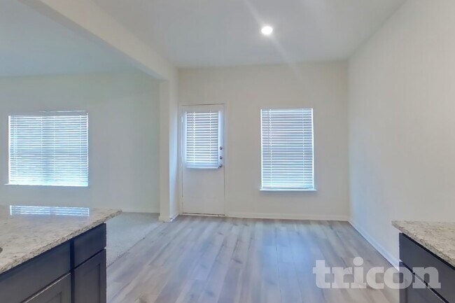 Photo - 1933 Belmont Dr
