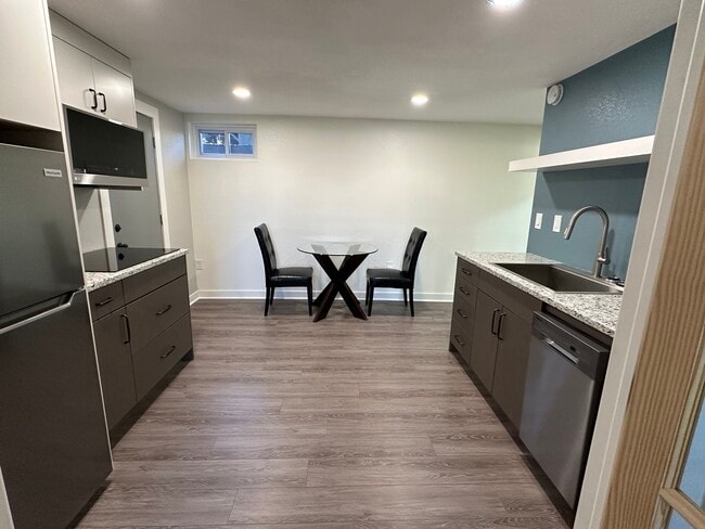 Photo - 340 W 6th Ave Unidad Garden Apartment
