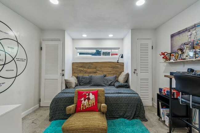 Photo - 1034 Queen St N Unit 1